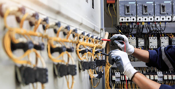 Professional Electrician technician working in Harwood Heights, IL